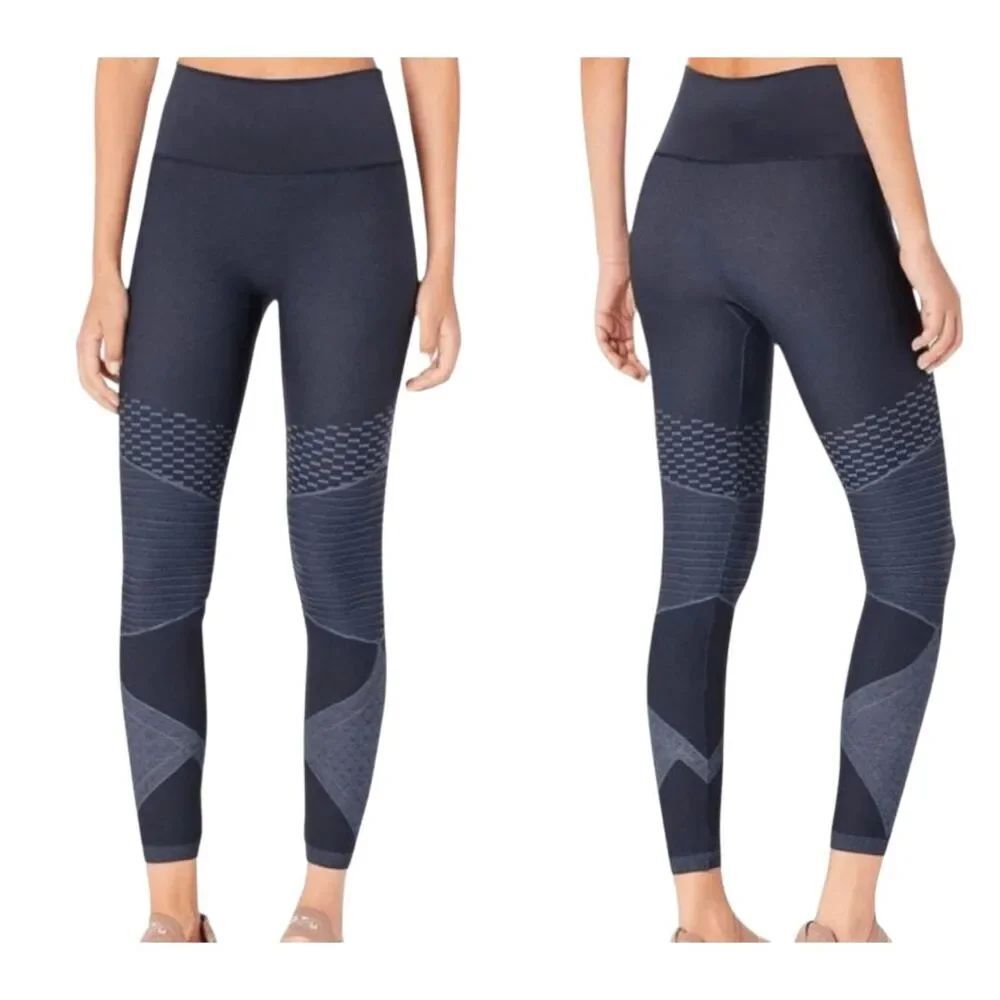 SPANX Look At Me Now Seamless Textured Leggings Size Med